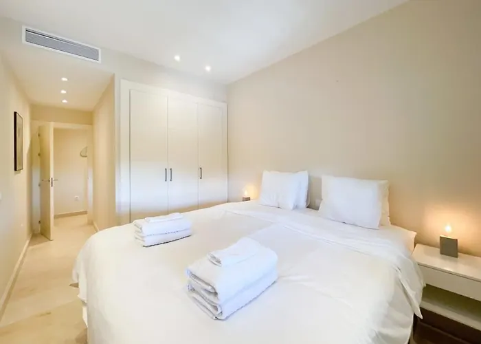 Апартаменти Hoyo19 2 Luxury Views Pools Parking Paddle Golf Естепона